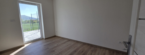 3 izb. dom na golfovom ihrisku, kuchyňa v hodnote 5.000 Eur!