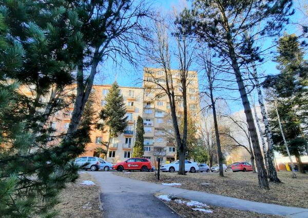 Predaj 4 izbového bytu na dobrej adrese s loggiou
