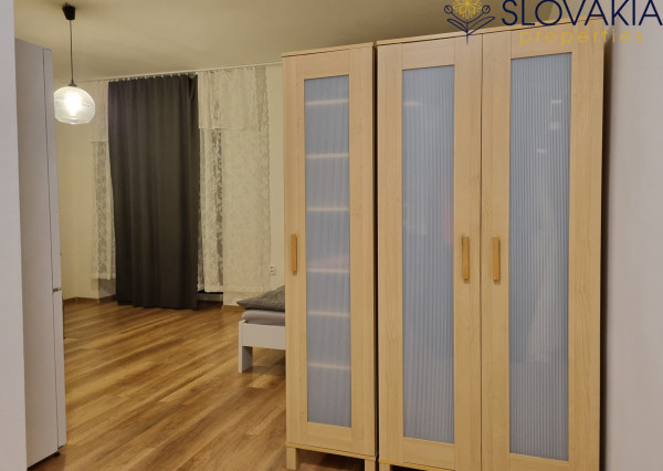 Na prenájom garsonka s balkónom, novostavba