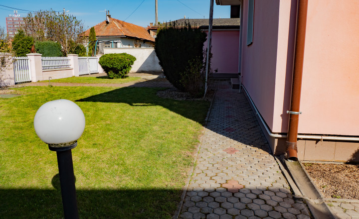 PREDANÉ Na predaj bungalov s garážou Šurany - fotografia 28