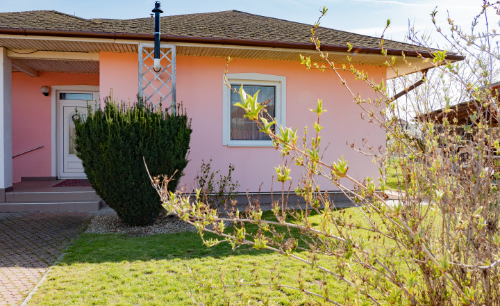 PREDANÉ Na predaj bungalov s garážou Šurany - fotografia 3