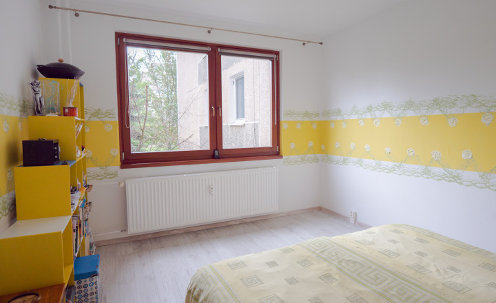 Na predaj 3 izbový prerobený byt s loggiou, zelená lokalita - fotografia 5