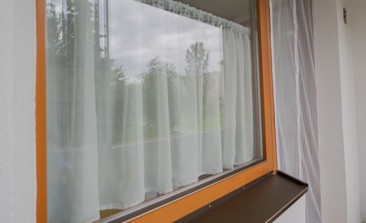 Na predaj 3 izbový prerobený byt s loggiou, zelená lokalita - fotografia 8