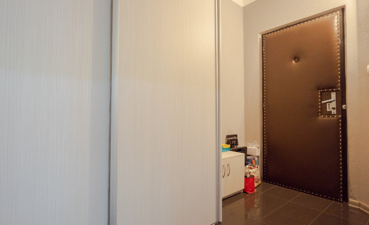 Na predaj 3 izbový prerobený byt s loggiou, zelená lokalita - fotografia 17