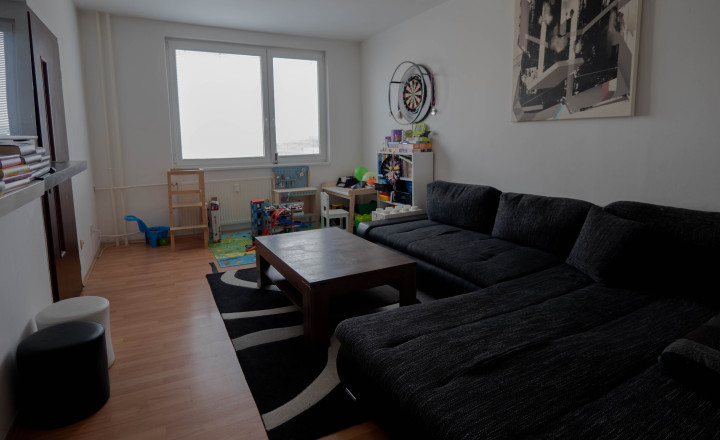 PREDANÉNa predaj veľký 2 izbový byt s balkónom - fotografia 2