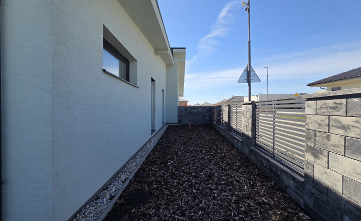 3 izb. dom na golfovom ihrisku, kuchyňa v hodnote 5.000 Eur! - fotografia 2