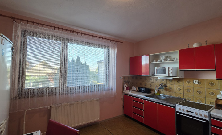 Rodinný dom podpivničený, 11árový pozemok, vynikajúci stav - fotografia 16