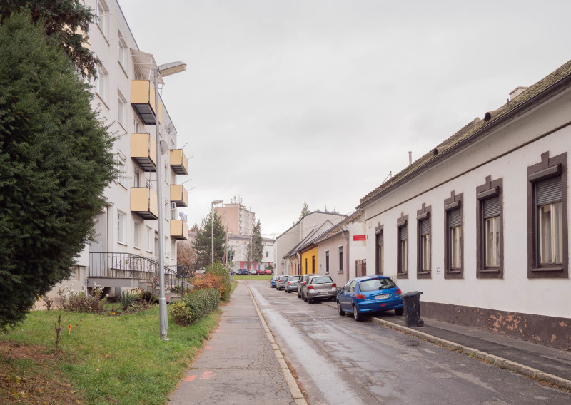 PREDANÉ Na predaj veľký 2 izbový byt, staré mesto